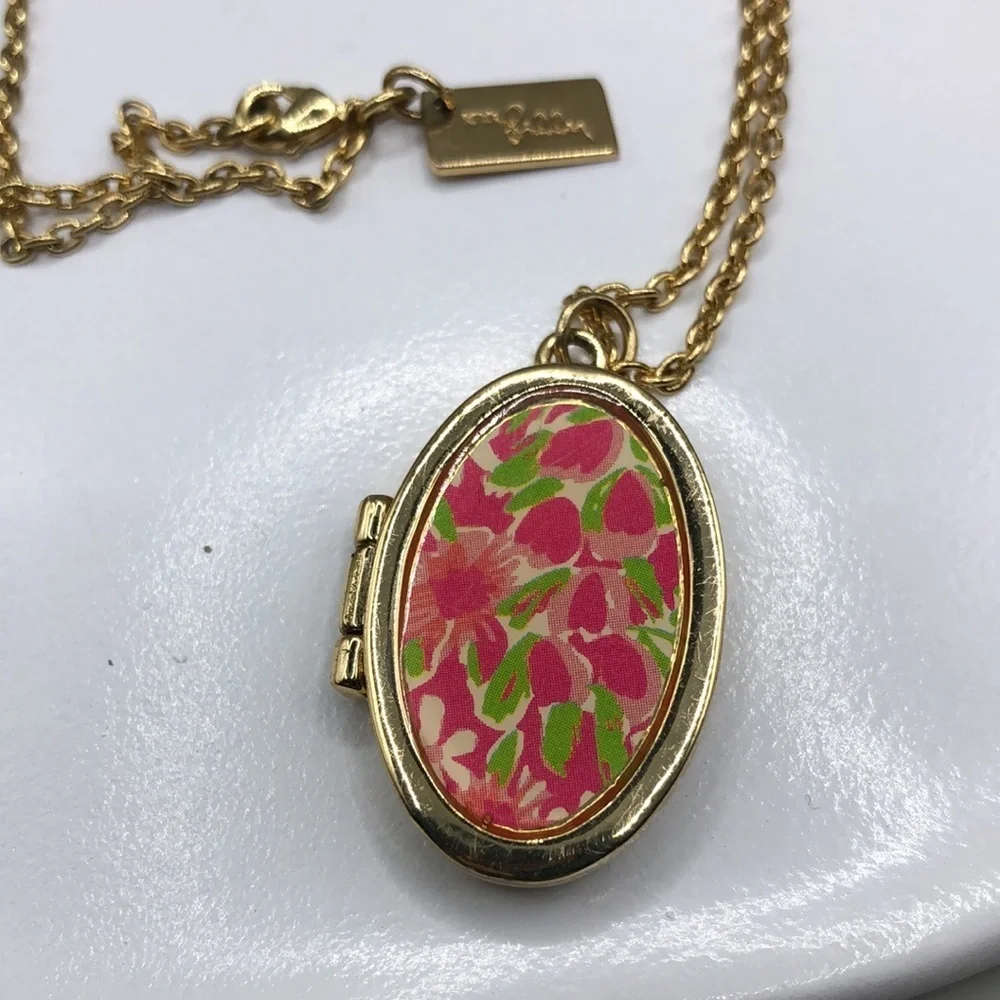 Lilly Pulitzer Flower Floral Locket  Pendant Gold Tone Chain Necklace